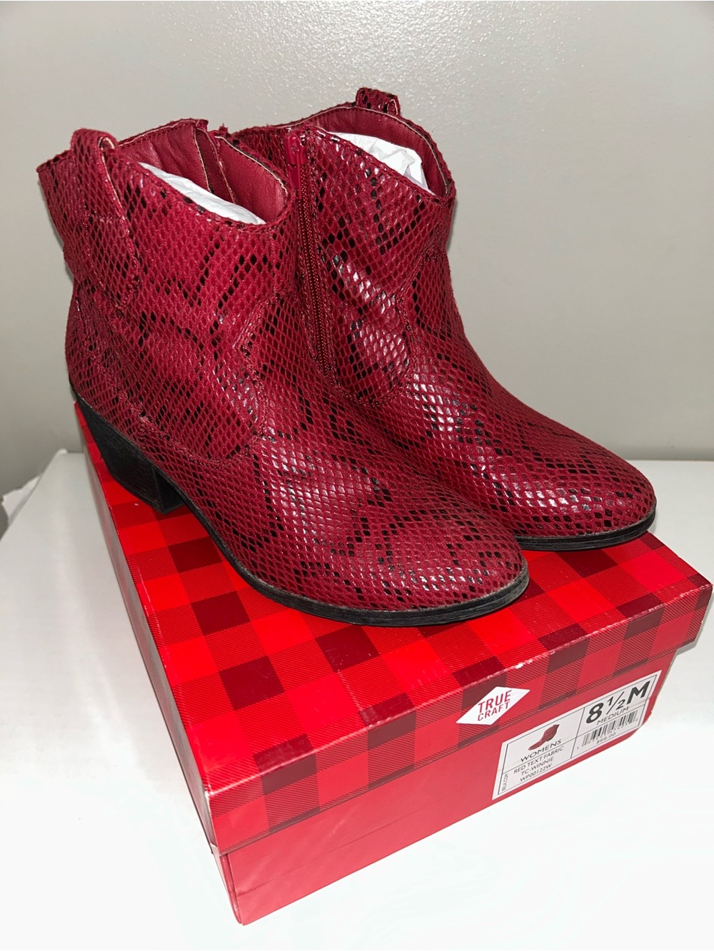 True Craft Red Snake-Embossed Ankle Booties size 8.5
